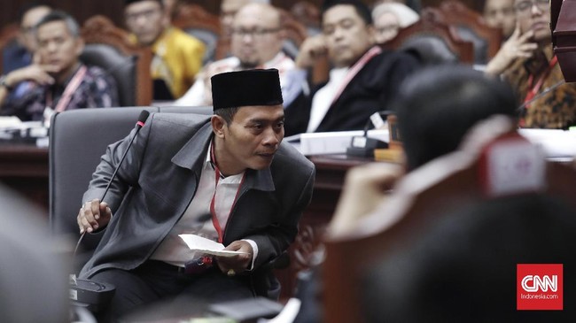 Tim hukum Prabowo-Sandi merasa tak yakin dengan kesaksian dari kubu Jokowi-Ma'ruf, Anas Nashikin terkait forum 'kecurangan dalam demokrasi' yang diadakan TKN.