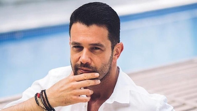 Pesona Keremcem, Si Tampan Teman Duet Ayu Ting Ting Penyanyi asal Turki bernama Keremcem Duruk berkolaborasi dengan Ayu Ting Ting di lagu berjudul Apalah Cinta.