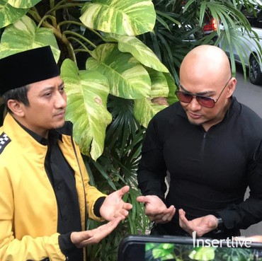 Resmi Mualaf, Tangan Deddy Corbuzier Dicium Ustaz Yusuf Mansur