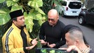 Deddy Corbuzier resmi menjadi mualaf&period; Ia mengucapkan dua kalimat syahadat dengan dibimbing Gus Miftah&period; 