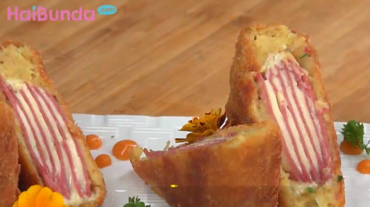 Perkedel enggak melulu terbuat dari kentang dengan campuran daging. Menggunakan isian ham dan cheese sedap juga lho, Bun.