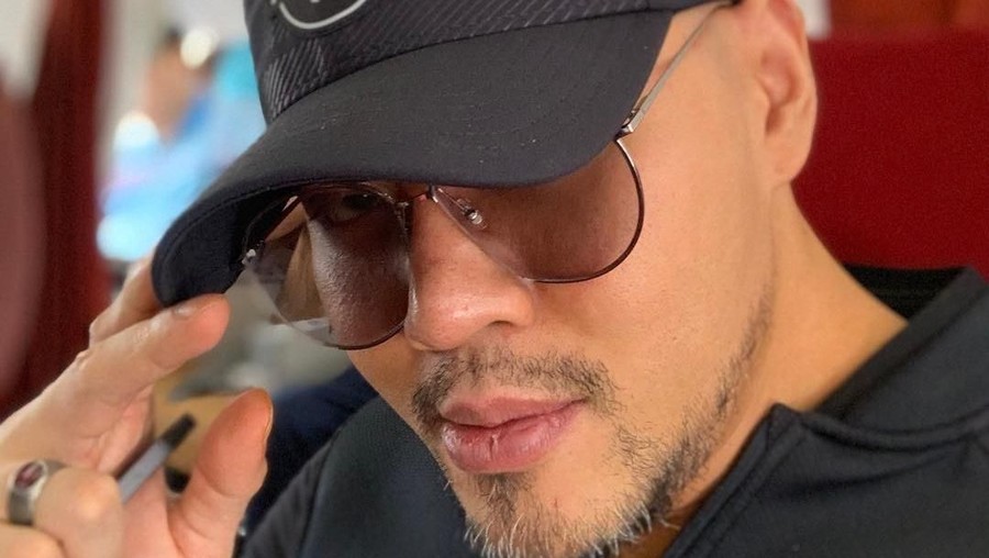 Sabrina Chairunnisa unggah video Deddy Corbuzier yang berdandan layaknya idol Korea. Unggahan itu pun dibanjiri komentar dari netizen.