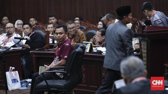 Pernyataan komisioner KPU Wahyu Setiawan bermula dari kesaksian saksi Jokowi-Ma'ruf, Candra Irawan terkait hasil rekapitulasi suara tingkat nasional.