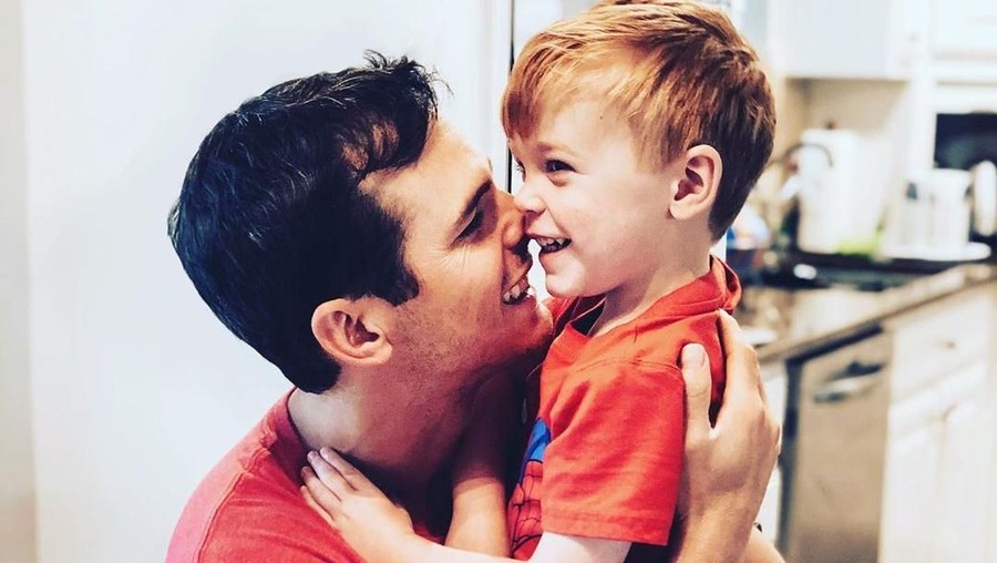 Putra Granger Smith Meninggal Akibat Tenggelam di Kolam Musisi terkenal musik Country, Granger Smith, mengalami kehilangan besar saat anak bungsunya tenggelam di kolam renang keluarga.