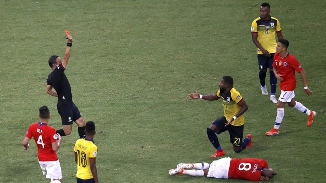FOTO: Alexis Sanchez Pahlawan Kemenangan Chile atas Ekuador