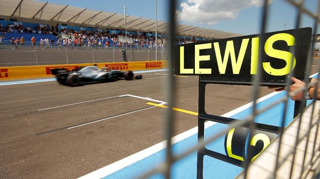 Lewis Hamilton menduduki pole position di GP Prancis 2019 berkat keberhasilan menjadi yang tercepat pada sesi kualifikasi di Sirkuit Paul Carles, Sabtu (22/6).