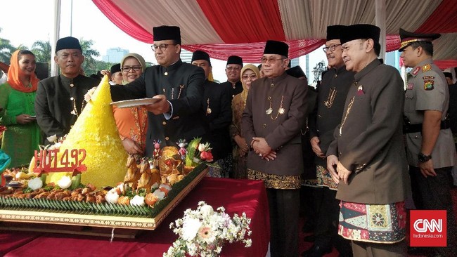 Dalam peringatan ulang tahun ke-492 Jakarta, Gubernur DKI Anies Baswedan memuji keramahan warga Betawi membuat ibu kota menjadi simpul persatuan berbagai etnis.