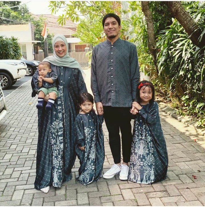 7 Potret Keharmonisan Keluarga Natasha Rizky dan Desta - Foto 7