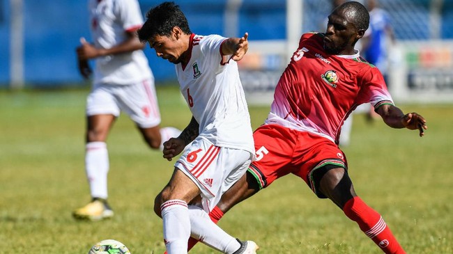 Masih 26 tahun, bek timnas Kenya Joash Onyango dituduh sudah tua oleh sejumlah netizen karena warna putih pada janggutnya.