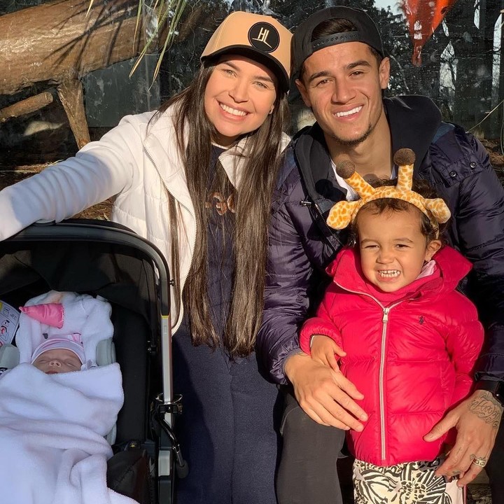 Kebahagiaan keluarga Coutinho semakin lengkap dengan kehadiran anak kedua, Philippe Coutinho Jr., pada awal 2019. (Foto: Instagram @phil.coutinho)