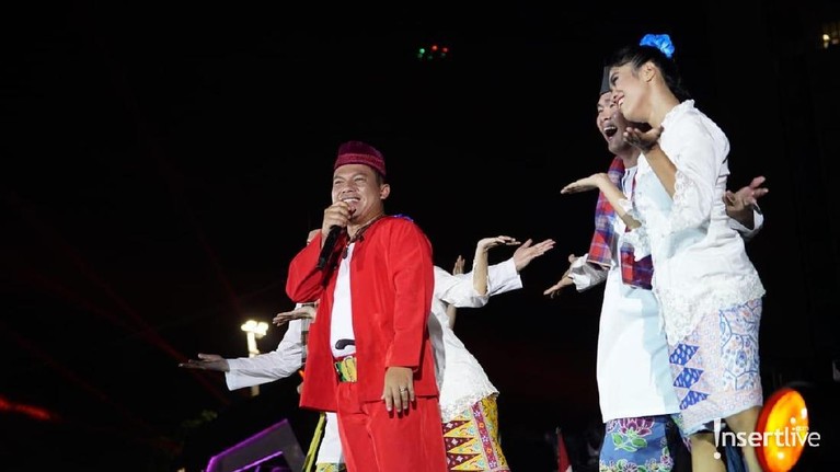 Ibu kota Republik Indonesia merayakan hari jadinya yang ke-492 pada tahun 2019. Berikut ini potret semaraknya perayaan HUT DKI Jakarta di Bundaran HI.