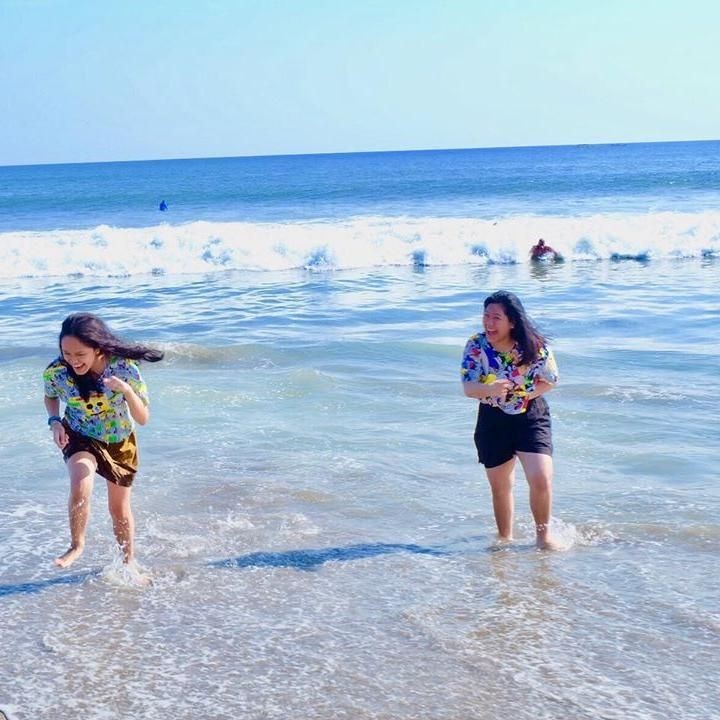 <p>Melihat kedua putrinya beranjak remaja, Ussy pun merasa cemas. "<em>Sejujurnya.. agak ga rela liat mereka udah bertumbuh menjadi remaja kayak gini,</em>" tulis wanita yang menikah dengan Andhika Pratama pada 2012 ini. (Foto: Instagram @ussypratama)</p>