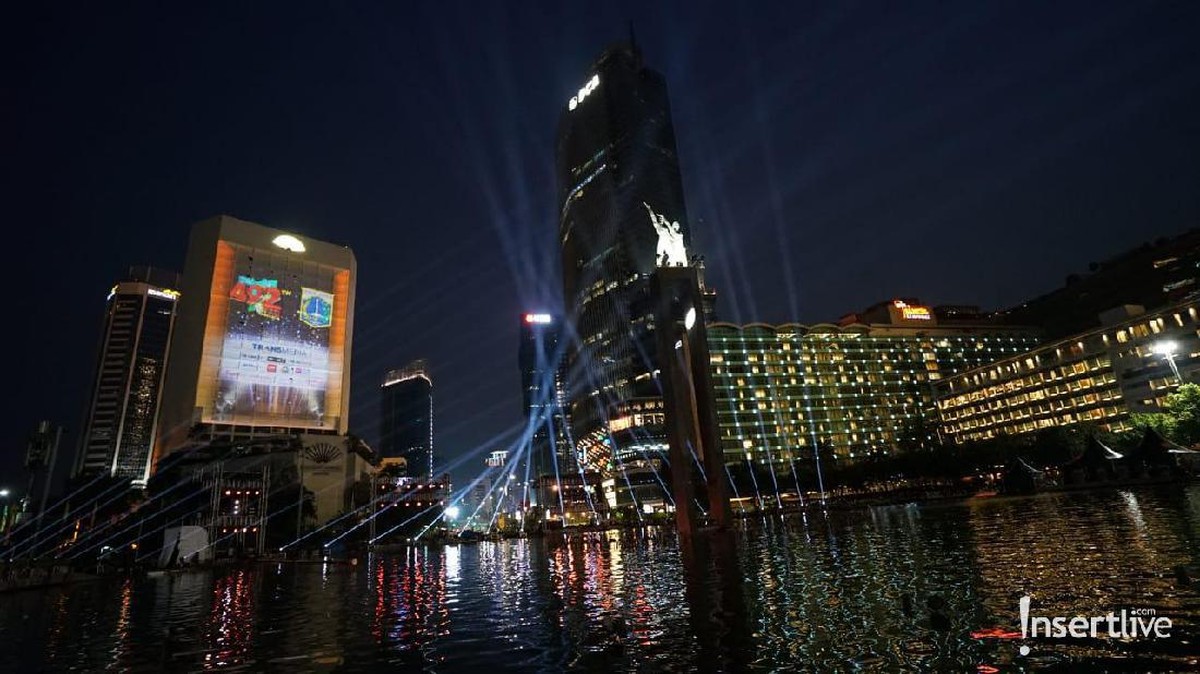 Ibu kota Republik Indonesia merayakan hari jadinya yang ke-492 pada tahun 2019&period; Berikut ini potret semaraknya perayaan HUT DKI Jakarta di Bundaran HI&period;