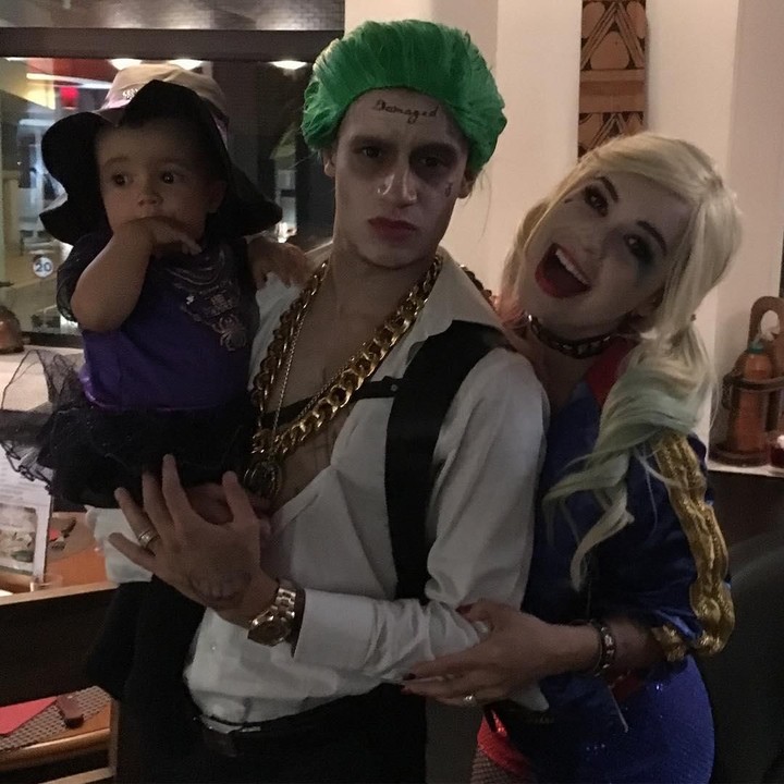 Seru banget nih saat perayaan Halloween 2016 lalu. "<em>Suicide squad #joker #harleyquinn #witch,</em>" tulis pemain yang kini bermain untuk klub papan atas Spanyol, Barcelona. (Foto: Instagram @phil.coutinho)