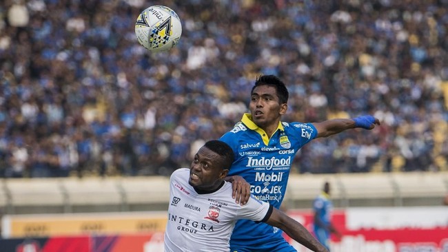 Pelatih Persib Bandung Robert Rene Alberts mengaku ada masalah yang membelit tim usai Maung Bandung bermain imbang dengan Madura United, Minggu (23/6) sore.