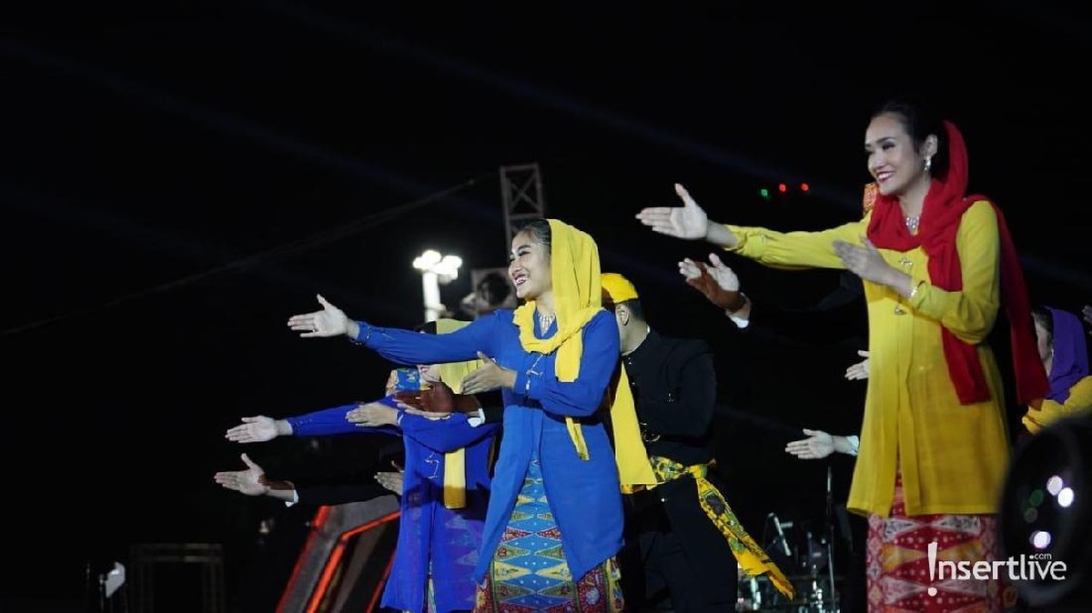 Ibu kota Republik Indonesia merayakan hari jadinya yang ke-492 pada tahun 2019&period; Berikut ini potret semaraknya perayaan HUT DKI Jakarta di Bundaran HI&period;