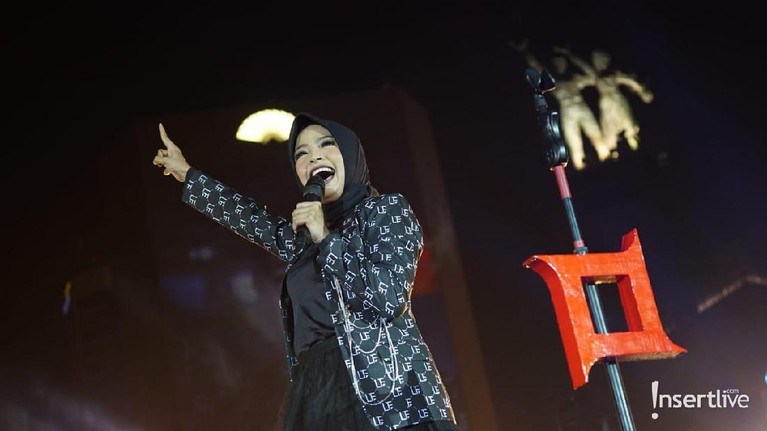 Semarak Pesta HUT DKI Jakarta ke 492 Ibu kota Republik Indonesia merayakan hari jadinya yang ke-492 pada tahun 2019. Berikut ini potret semaraknya perayaan HUT DKI Jakarta di Bundaran HI.