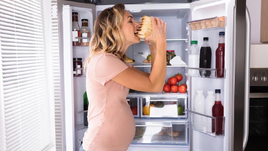 Menguak Mitos Ibu Hamil Makan 2 Porsi demi Perkembangan Janin