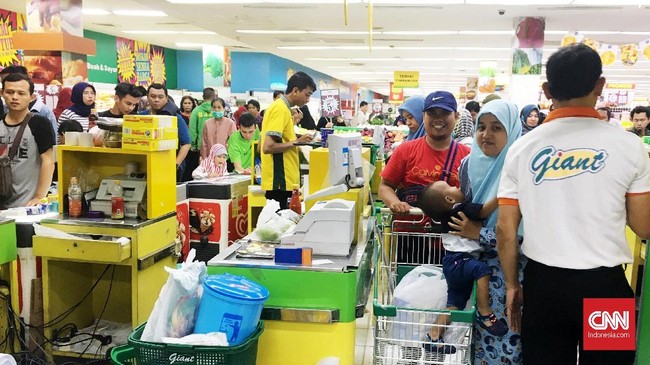 Kementerian Ketenagakerjaan bakal memeriksa nasib karyawan gerai Giant, setelah diketahui akan menutup sejumlah toko pada 28 Juli 2019 mendatang.