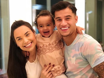 Sweet, 7 Potret Keluarga Bintang Timnas Brasil Philippe Coutinho