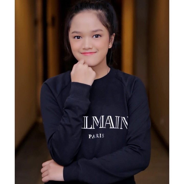<p>Dari pernikahan dengan Yusuf, Ussy memiliki seorang putri yang lahir pada 10 April 2006, diberi nama Syafa Al Zahra dan biasa dipanggil Ara. Namun, tak lama setelah Ara lahir, Ussy dan Yusuf bercerai. (Foto: Instagram @ussypratama)</p>