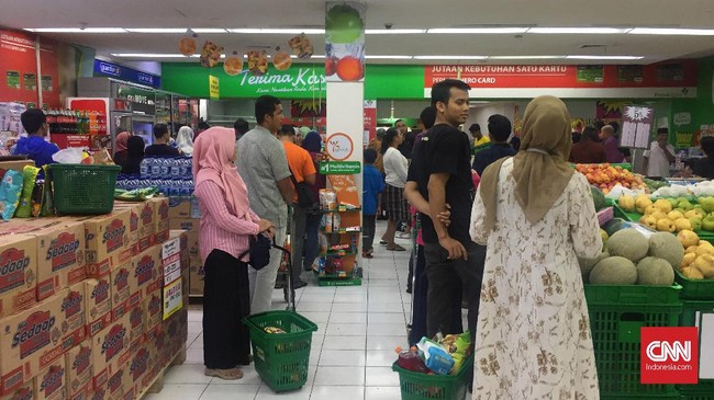 Supermarket Giant berencana menutup enam gerainya mulai 28 Juli mendatang, menyusul peritel lain yang sudah lebih dulu menutup beberapa gerainya.