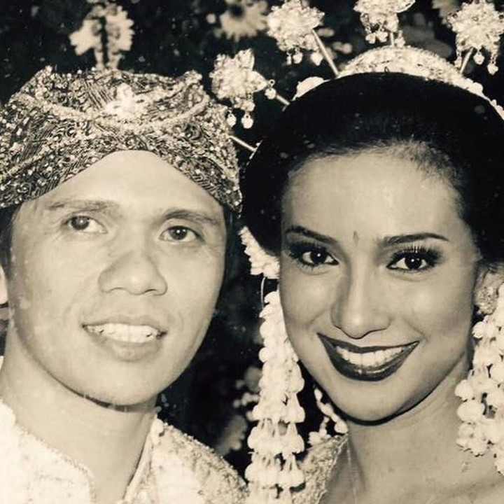 <p>Shahnaz Haque dan Gilang Ramadhan menikah pada September 2001. (Foto: Instagram/ @shahnaz_haque)<br /><br /></p>