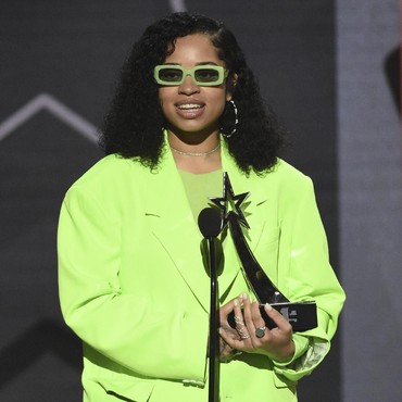 6 Pakaian Terburuk di Ajang BET Awards 2019