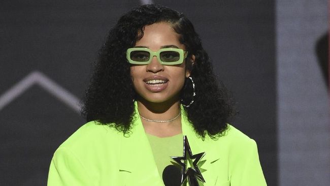 6 Pakaian Terburuk di Ajang BET Awards 2019 - Foto 1