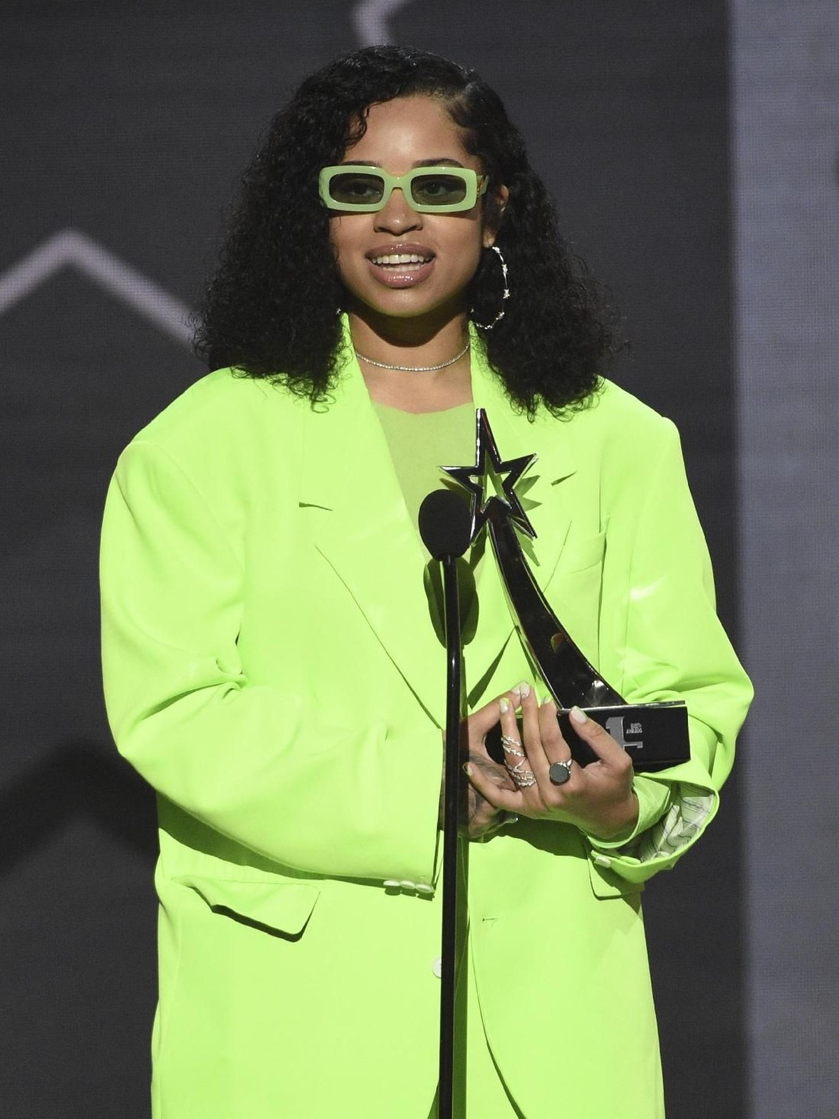 Enam pakaian terburuk para selebriti di ajang BET Awards 2019&period; Ada siapa saja ya&quest;