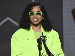 6 Pakaian Terburuk di Ajang BET Awards 2019