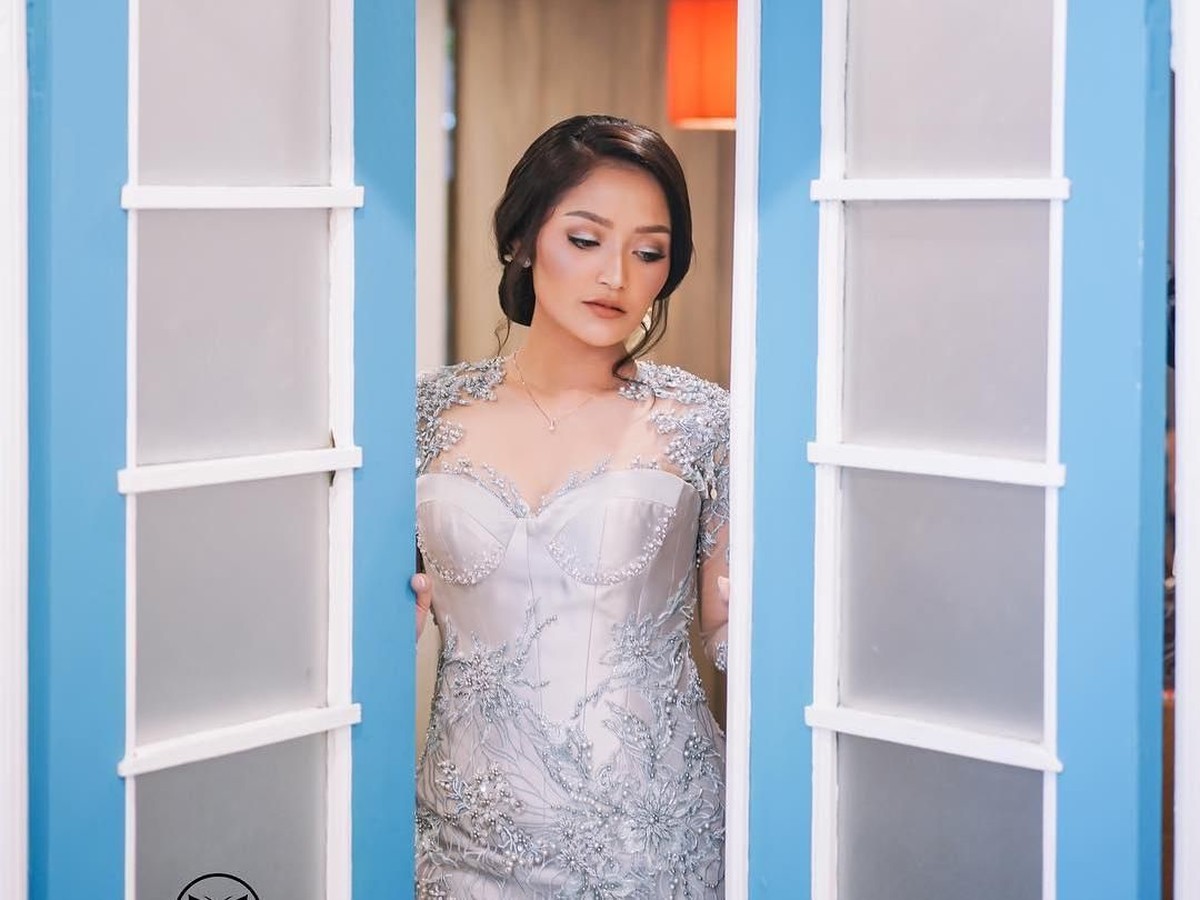 Siti Badriah akan segera menikah dengan Krisjiana Baharudin&period; Simak yuk&excl; Potret cantik Siti Badriah sebelum resmi melepas status lajangnya&period;