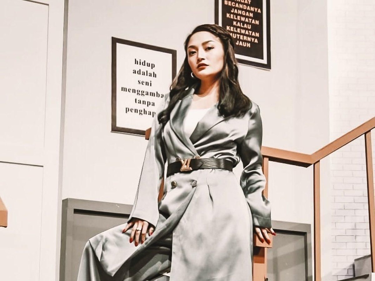 Siti Badriah akan segera menikah dengan Krisjiana Baharudin&period; Simak yuk&excl; Potret cantik Siti Badriah sebelum resmi melepas status lajangnya&period;