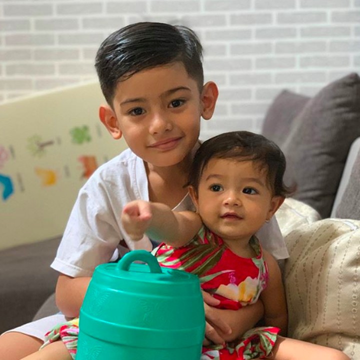 <p>King Faaz belum lama ini merayakan ulang tahunnya yang ketujuh. Terpaut usia dua tahun dengan sang adik, Queen Aljaz Slofa. (Foto: Instagram @kingfaazarafiqreal)</p>
