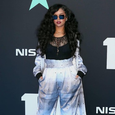 Lirik Lagu Come Through - H.E.R ft Chris Brown
