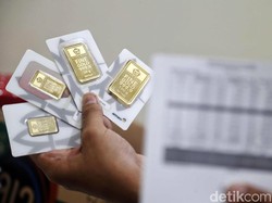 Parah! Harga Emas Hari Ini Nyungsep, Cek Rincian dari 0,5 Gram hingga 1 Kg