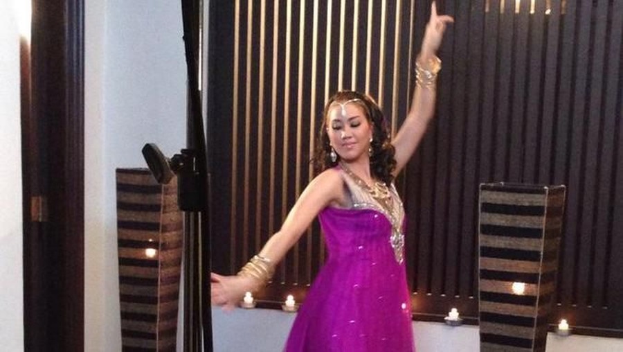 5. Juminem Pierre Deretan penyanyi dangdut yang berasal dari luar negeri.