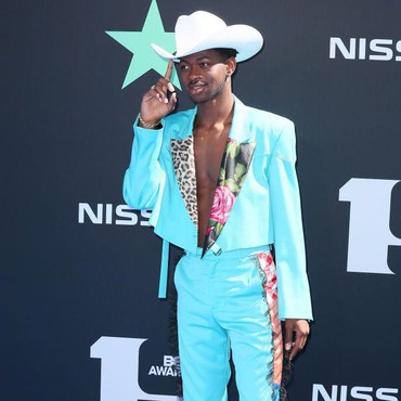 Lil Nas X Rayakan 'Old Town Road' Jadi Juara Bertahan Billboard
