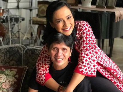 Kemesraan Shahnaz Haque & Gilang Ramadhan yang Tak Pernah Luntur