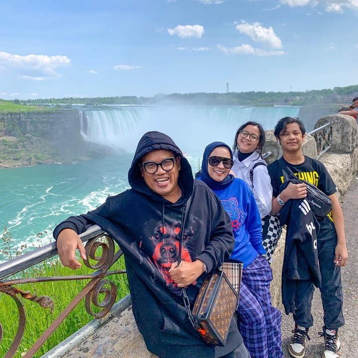 <p>Salah satu objek wisata yang tak boleh dilewatkan ketika ke Kanada. Ya, Air Terjun Niagara. (Foto: Instagram @astridkuya)</p>