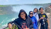 <p>Salah satu objek wisata yang tak boleh dilewatkan ketika ke Kanada. Ya, Air Terjun Niagara. (Foto: Instagram @astridkuya)</p>