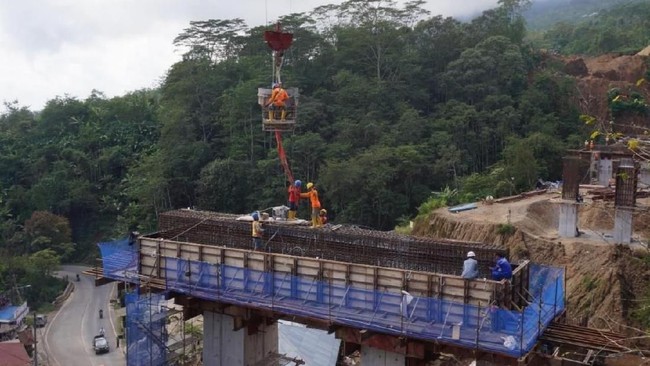 Kementerian PUPR membangun Jalan Pintas (Shortcut) ruas Mengwitani-Singaraja dengan panjang sekitar 12,76 km.