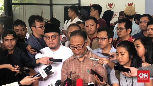 Bambang Widjojanto menilai persoalan KTP palsu merupakan persoalan serius, yang mesti ada solusi untuk disodorkan kepada pemerintah.