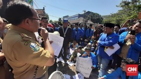 Aksi Mahasiswa Tolak PPDB Zonasi Diwarnai Kericuhan