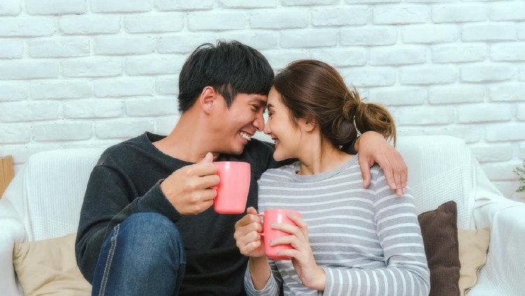 Sebagian Bunda mengaku takut untuk mulai bercinta pascamelahirkan. Ada yang takut sakit, tapi ada yang justru malas kan, Bun.