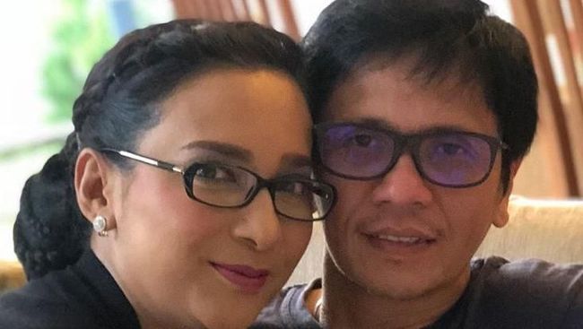 Mini yubka kiygan sportchilarning porno suratlari, it uslubi