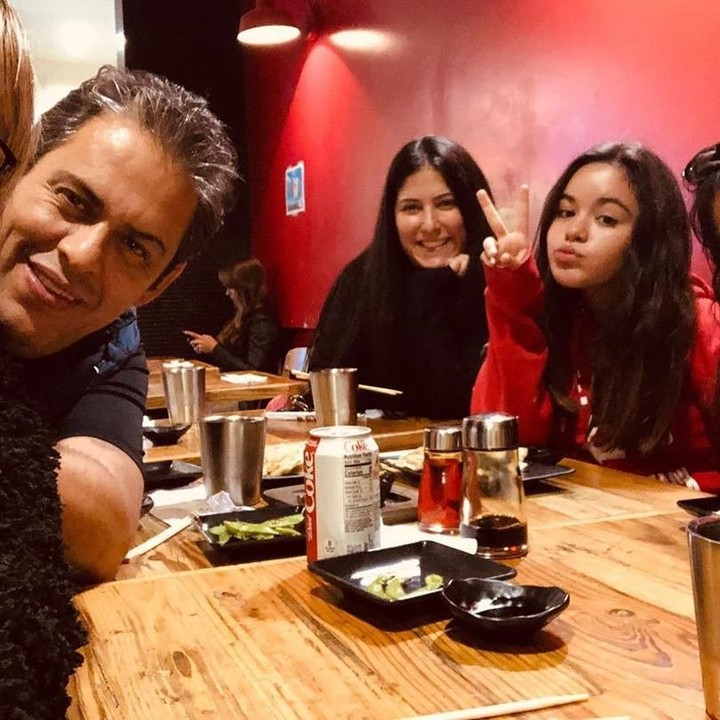 <p>Sebelum menetap di Florida, Amerika Serikat, keluarga Camila Cabello ternyata bolak-balik berpindah dari Havana ke Mexico City lho. (Foto: Instagram @camila_cabello)</p>