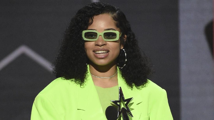 1. Rihanna Beberapa seleb yang akun Instagramnya dicekal.