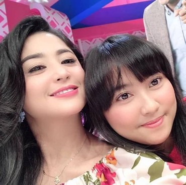 Tak Seperti Meldi, Inilah Potret Akur Dewi Perssik dengan Lebby