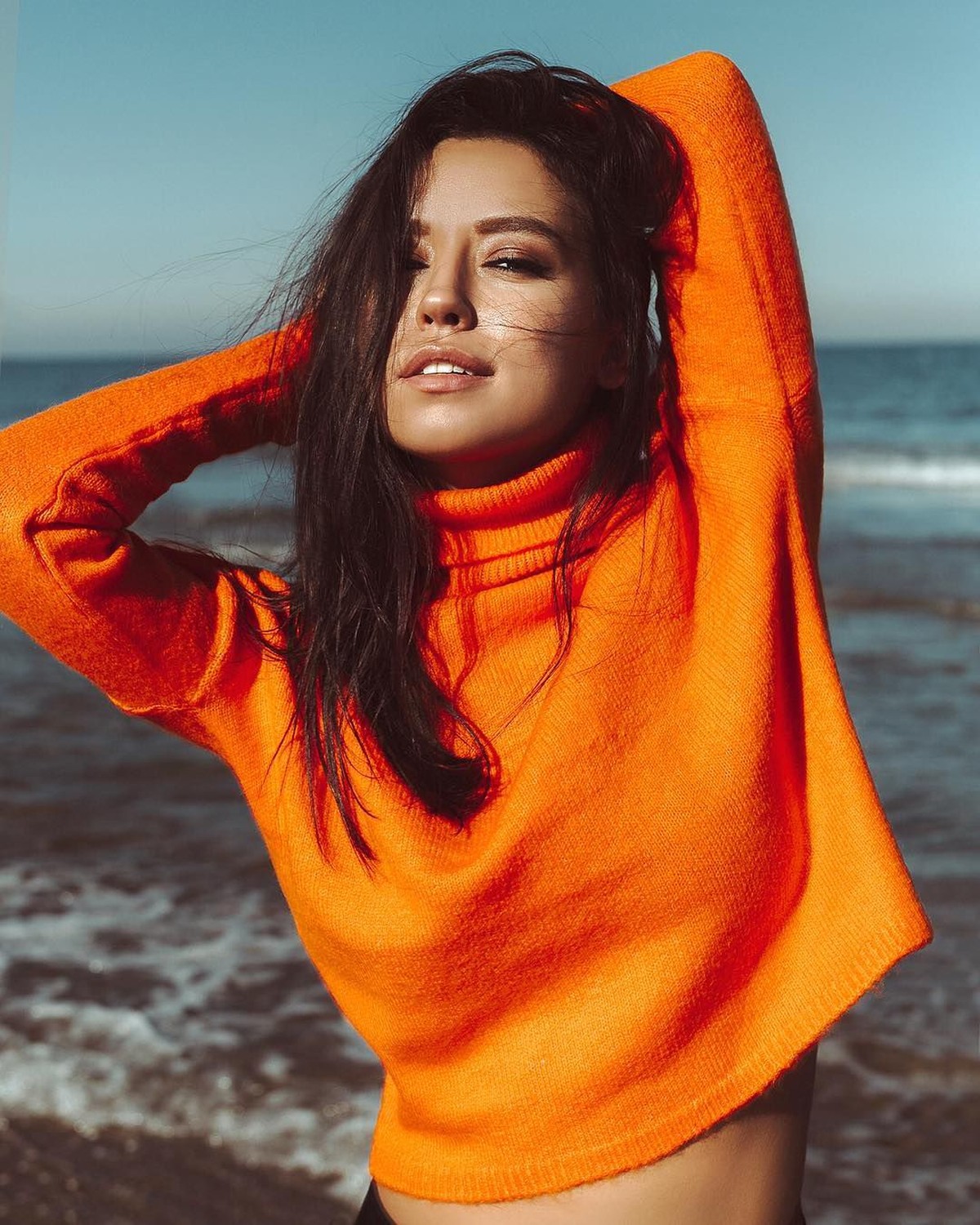 Begini pesona Tugba Yurt&comma; penyanyi cantik Turki yang juga penyanyi asli Apalah Cinta milik Ayu Ting Ting dan Keremcem&period;